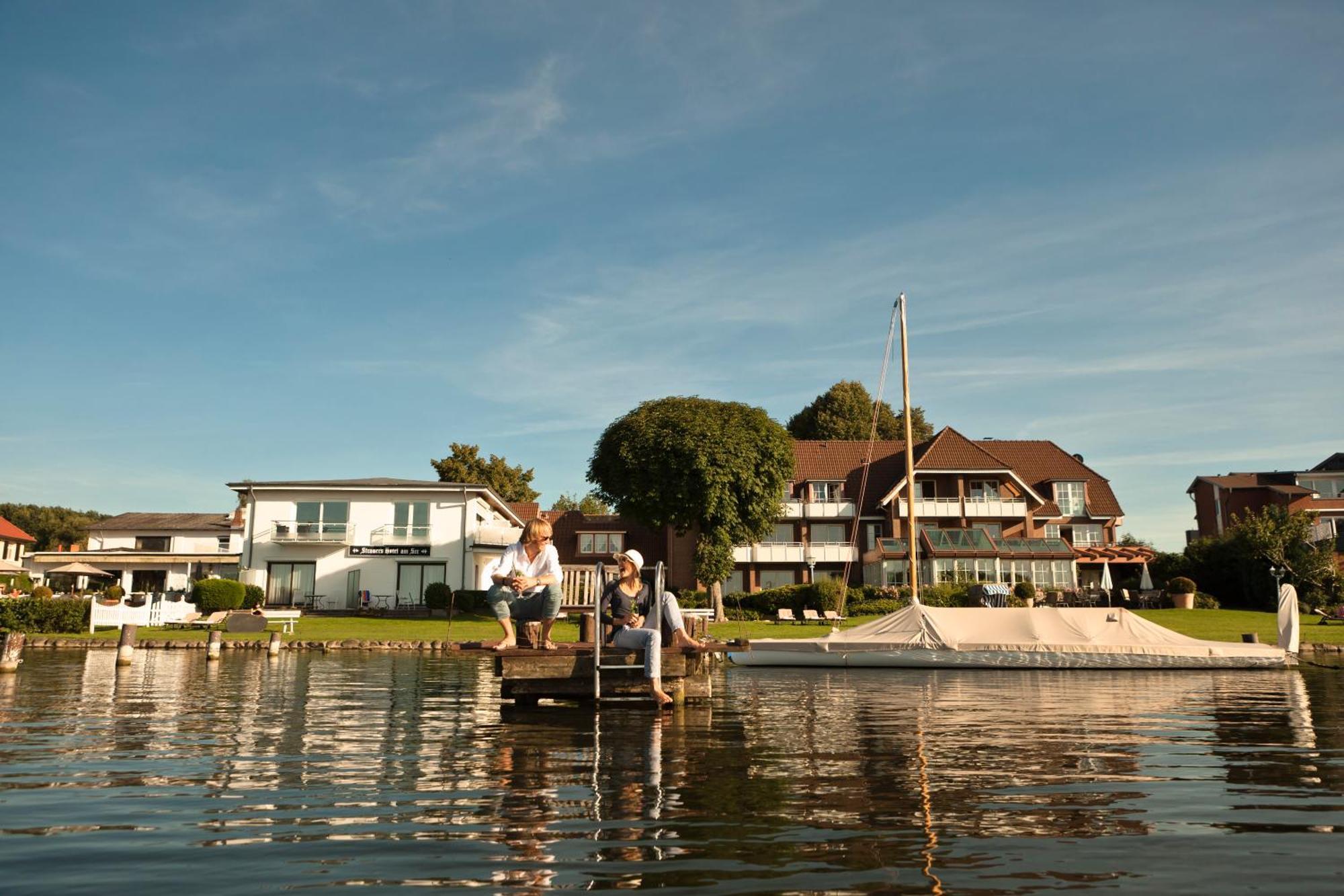 Strauers Hotel Am See Bosau Экстерьер фото