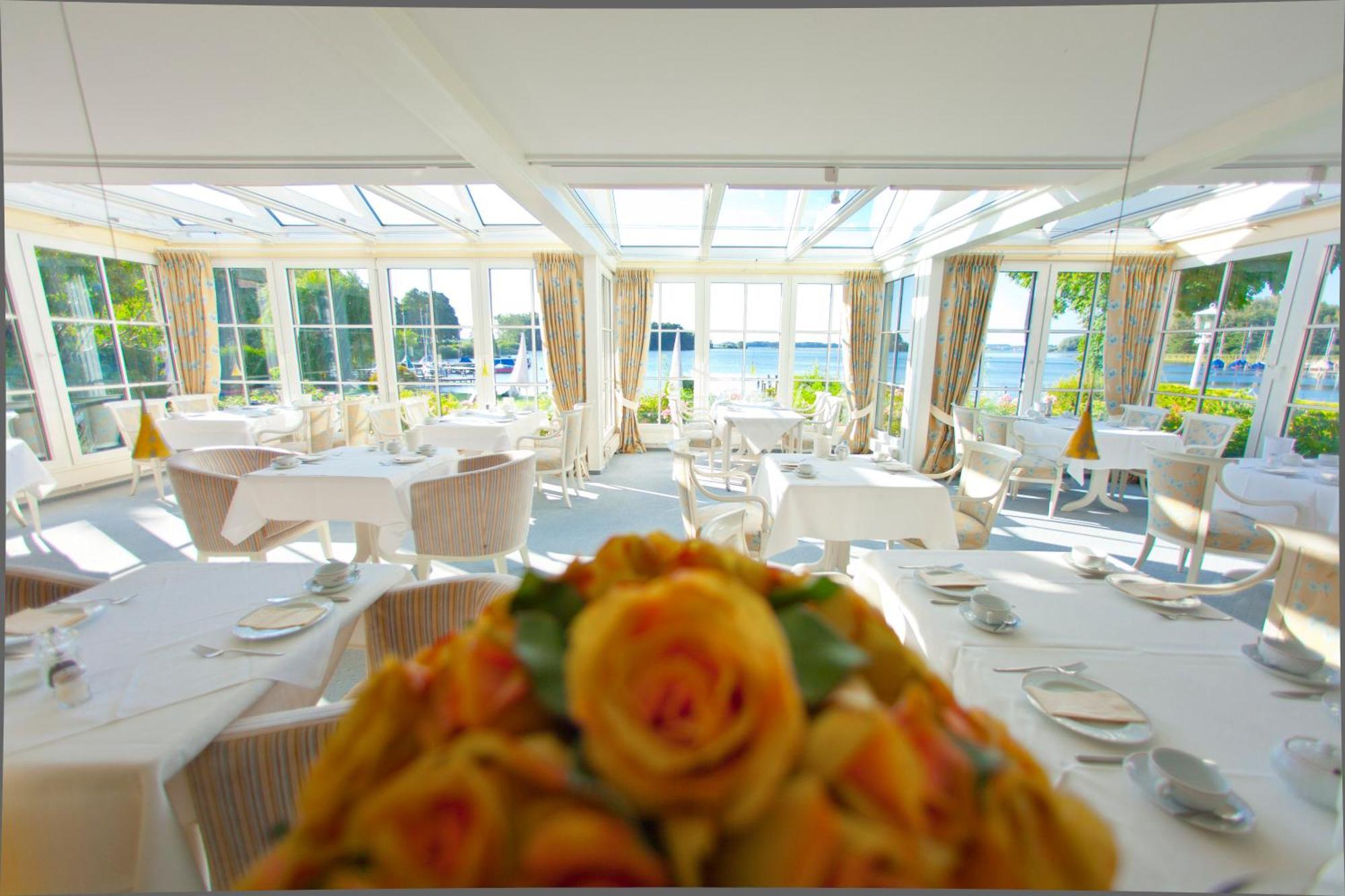 Strauers Hotel Am See Bosau Экстерьер фото