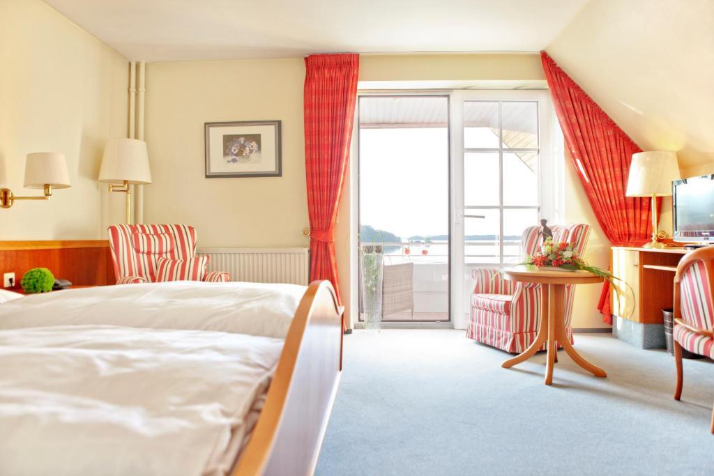 Strauers Hotel Am See Bosau Номер фото