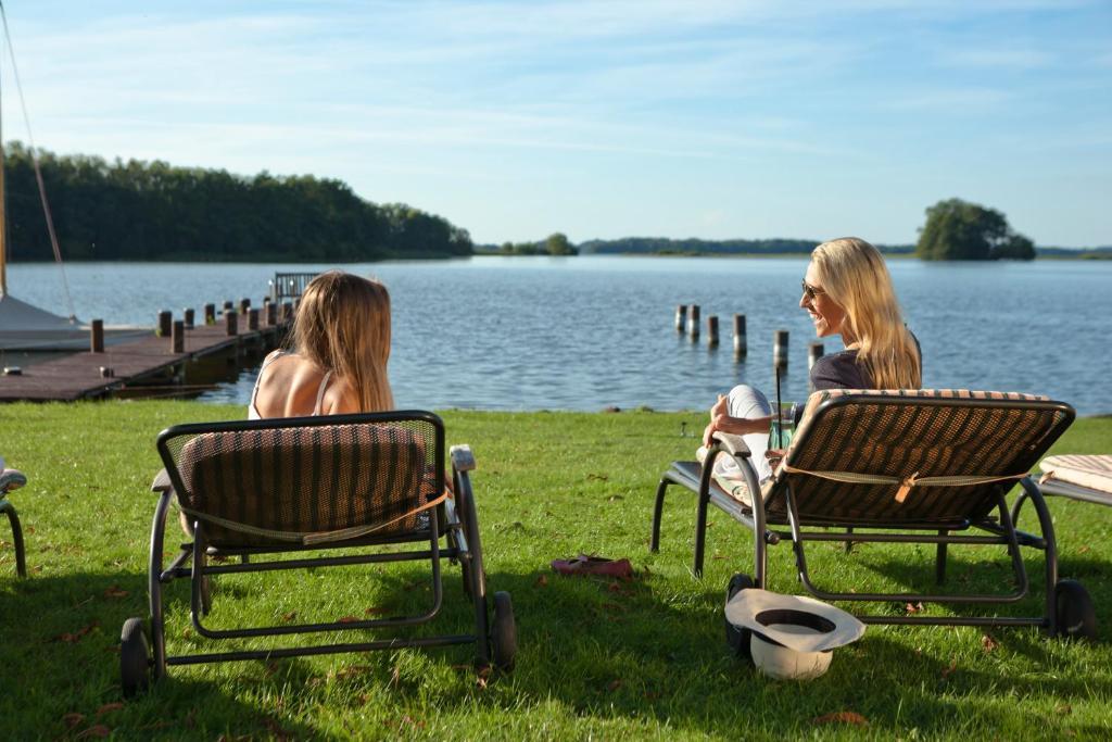 Strauers Hotel Am See Bosau Экстерьер фото