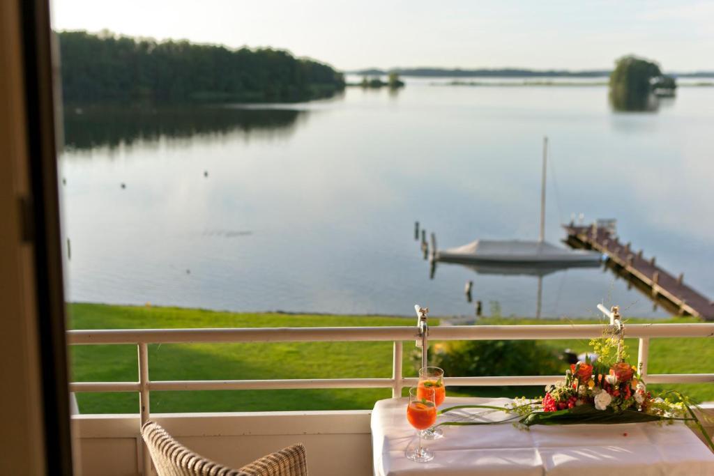 Strauers Hotel Am See Bosau Экстерьер фото